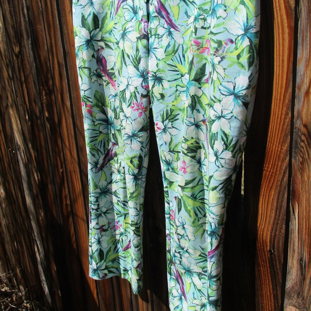 Chicos Women's Cropped Pants Floral Print Straight Leg Chicos Size 0.5, Small - Picture 2 of 10